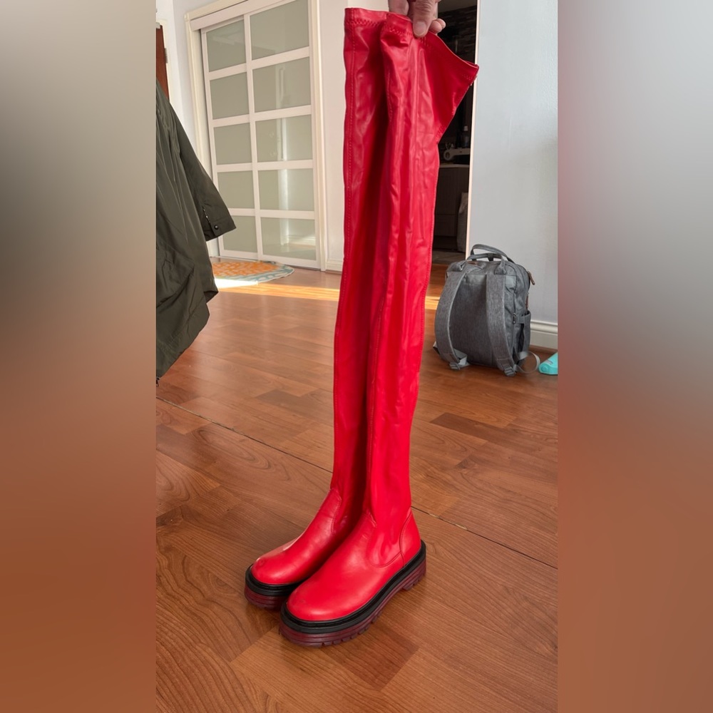 Surgplatform Red boots